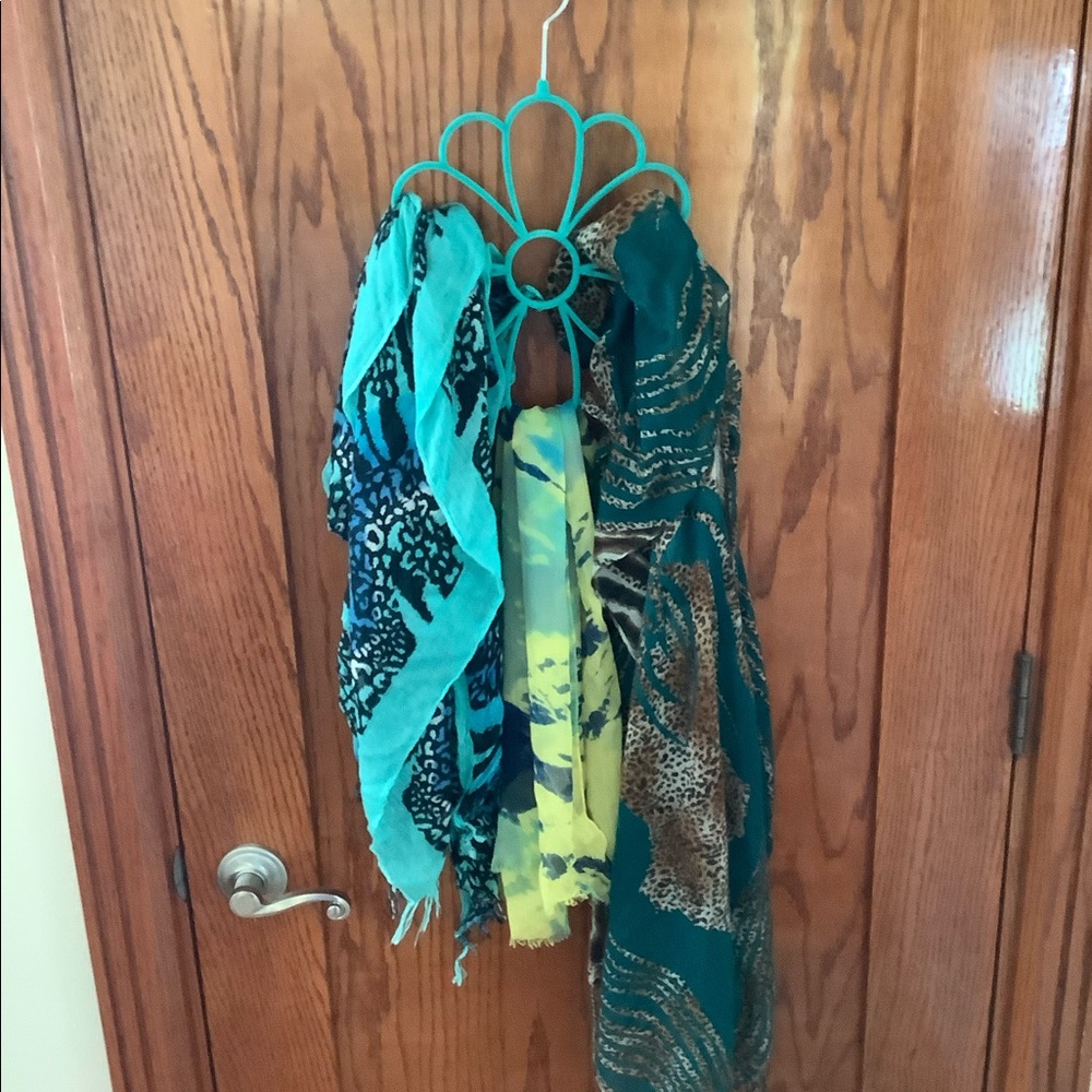 Scarves set with flower hanger